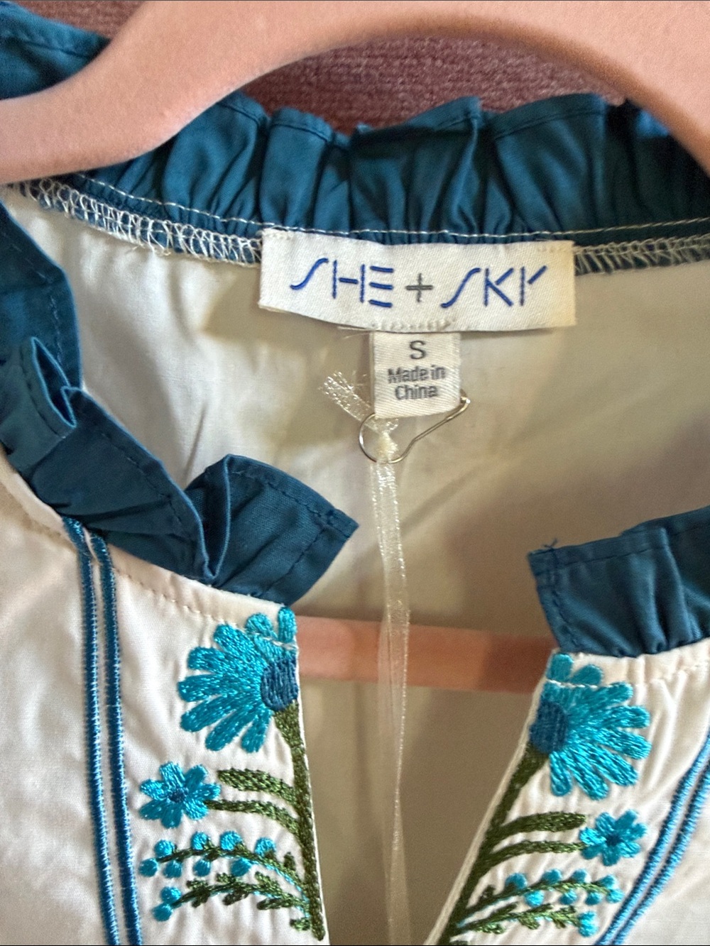 She + Sky White Puff-Sleeve Blouse with Teal Floral Embroidery - Picture 4 of 5